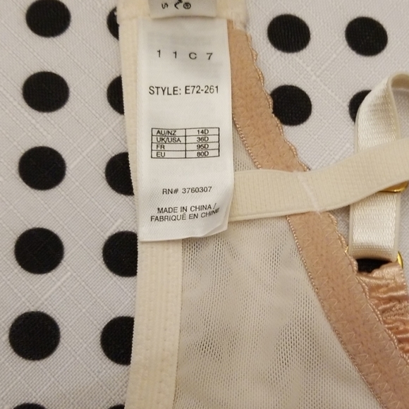 Elle Macpherson Bra 36D - Picture 5 of 5